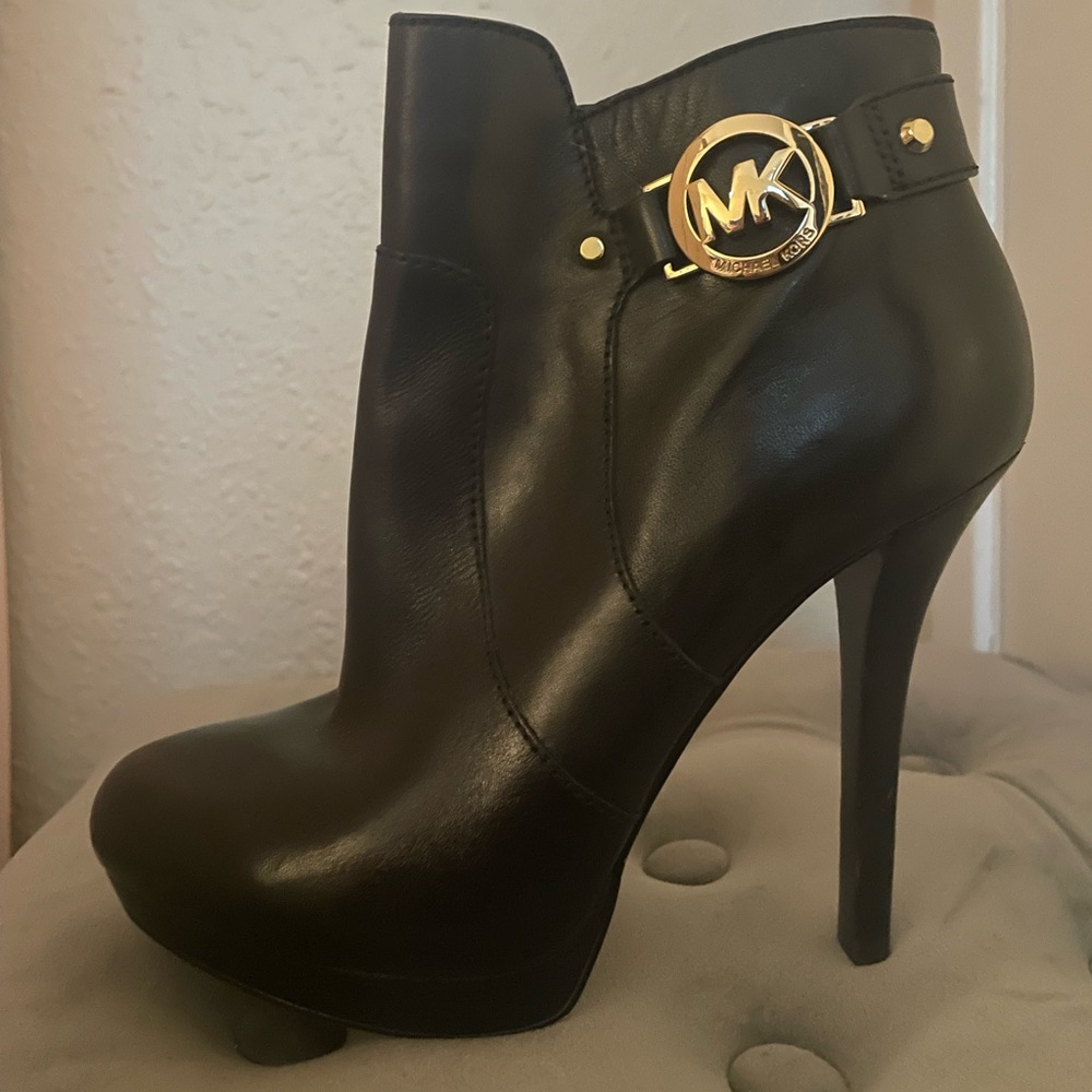Michael Kor black heels